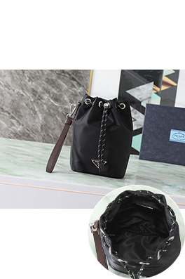 プラダ 2NE067_2HE1_F0002 黒のドローストリングバッグ