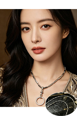 クロムハーツブランドコピー ヴィンテージシルバーの円形クロスペンダントネックレス