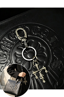 クロムハーツ ゴールドトーンのダイヤモンドがちりばめられたクロスのキーホルダー