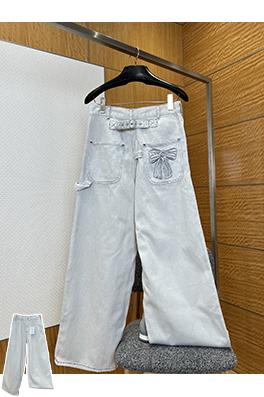 アクネストゥディオズ Acne Studios ファッションなライトウォッシュの