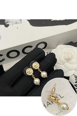 シャネル レディース丸いヴィンテージ風ダブルCスタッドピアス