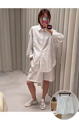 アクネストゥディオズブランドコピー Acne Studios 白と黒のストライプ柄、チェック柄、文字入りストレートレッグカジュアルショーツ