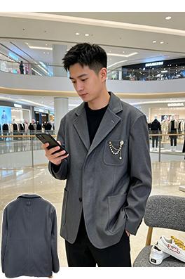 ルイヴィトン パールブローチがあしらわれたカジュアルスーツジャケット