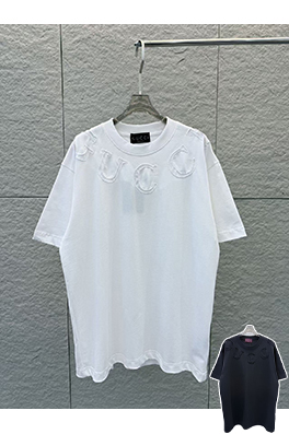 グッチスーパーコピー GUCCI ネックラインにレーザー刺繍の文字が入った半袖Tシャツ