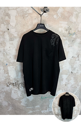 クロムハーツ 肩に剣とクロスの影が入ったウォッシュの半袖Tシャツ