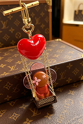 ルイヴィトンスーパーコピー Vivienne 限定スイングハートキーホルダー