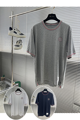 トムブラウンブランドコピー 胸に鳥のロゴ入りクルーネックの半袖Tシャツ