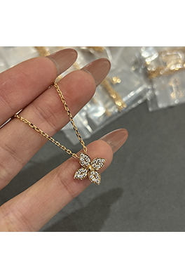 ルイヴィトン 一輪の花のフルダイヤモンドネックレス
