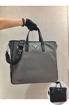 プラダ 最新のショッピングバッグ