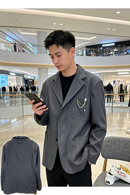 ルイヴィトン パールブローチがあしらわれたカジュアルスーツジャケット