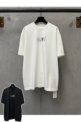 マルタン マルジェラスーパーコピー カレンダーロゴの文字がずれた半袖Tシャツ