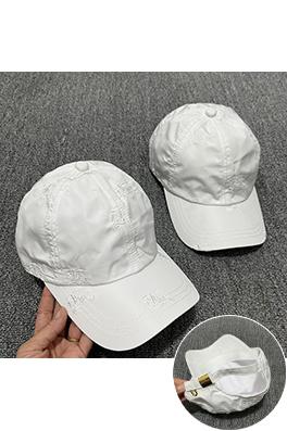 バーバリー 公式ウェブサイトでも販売されているスボールキャップ