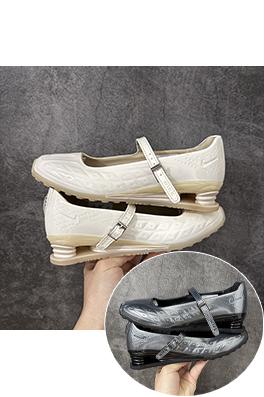 ナイキ × ネイキッドコペンハーゲンブランドコピー レディースリーとタイガーのコラボレーションメリージェーンシューズ