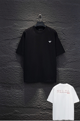 プラダ PRADA 胸元に輸入された三角形のロゴ刺繍が施された半袖Tシャツ