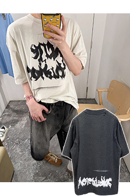 アクネストゥディオズブランドスーパーコピー Acne Studios ゴシック調のダメージロゴプリント半袖Tシャツ
