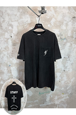 クロムハーツスーパーコピー STAFF 室京介コラボレーションウォッシャブル ポケット付きクロスサンスクリット語 半袖Tシャツ