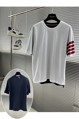 トムブラウンスーパーコピー 赤色の4本ストライプのカラーブロッククルーネック半袖Tシャツ