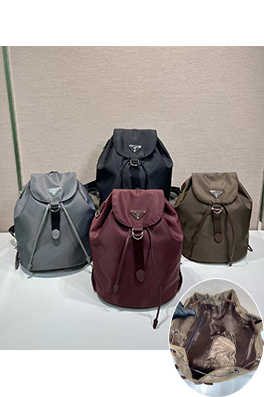 プラダ ファッショントレンドバックパック