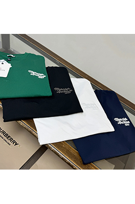 モンクレールスーパーコピー 胸に刺繍ロゴ入りクルーネックの半袖Tシャツ
