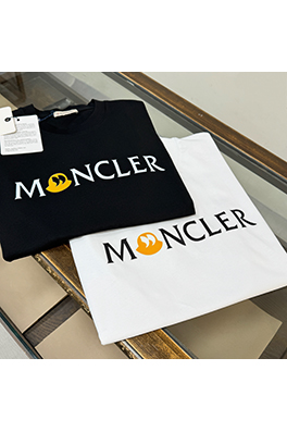 モンクレール 新作のスタイリッシュなラウンドネック半袖Tシャツ