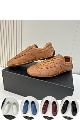 プラダ クラシックなドライビングシューズ