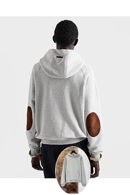 プラダ レザーラベル フード付きスウェットシャツ