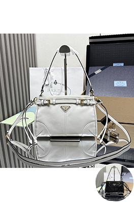 プラダ Bonnie レディースヴィンテージのオイルワックスレザー製ミニショルダーバッグ