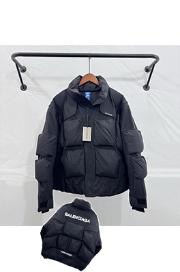 バレンシアガ BALENCIAGA 最新の秋冬フード付きダウンジャケット