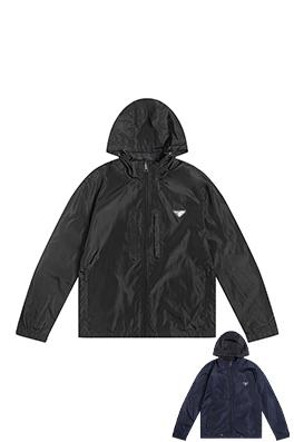 プラダ 両面クラシックな三角形ロゴのリバーシブルフード付きトレンチコート／ジャケット