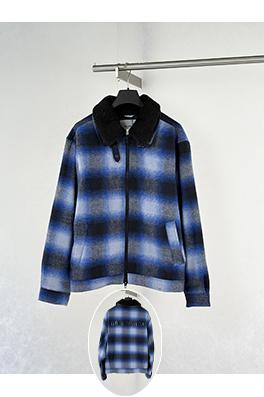 バレンシアガ ネオンブルーのチェック柄シアリングカラージャケット