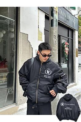 バレンシアガ クールで機能なWFPコラボレーションフライトジャケット