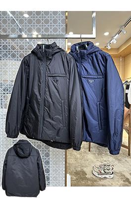 プラダフード付きダウンジャケットコピー トライアングルロゴ入りカジュアルフード付きダウンジャケット