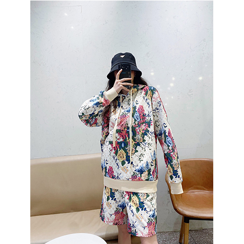 ルイヴィトン偽物  メンズ レディース パーカー フード Tシャツ