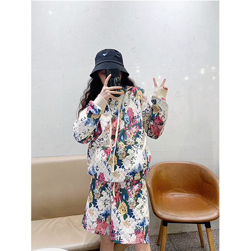 ルイヴィトン偽物  メンズ レディース パーカー フード Tシャツ