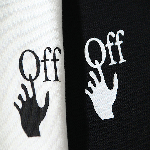 オフホワイト　スウェット長袖 Tシャツ　★　 固有矢印ロゴディテール★