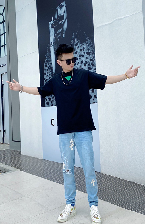 23新品!!ボッテガヴェネタオーバーSIZE 半袖 Tシャツコピー三角ロゴ. 全2色