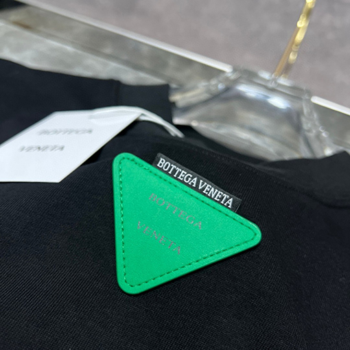 23新品!!ボッテガヴェネタオーバーSIZE 半袖 Tシャツコピー三角ロゴ. 全2色
