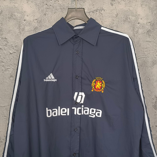 バレンシアガ シャツ スーパーコピー   ADIDAS × BLCG × マンチェスター・ユナイテッドの三者合同ロゴ入り長袖UVカットシャツ