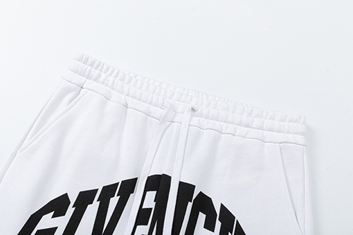 ジバンシイ スウェットパンツ スーパーコピー GIVENCHYアーチ型ロゴのショートパンツ