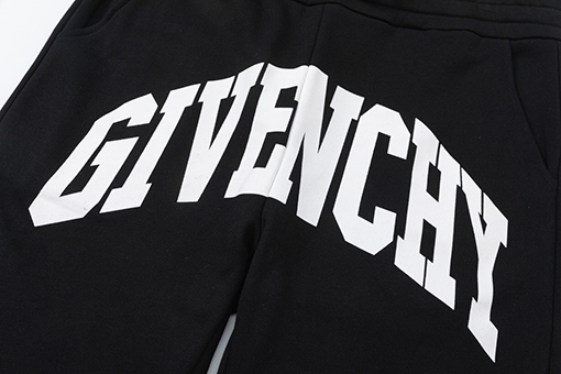 ジバンシイ スウェットパンツ スーパーコピー GIVENCHYアーチ型ロゴのショートパンツ