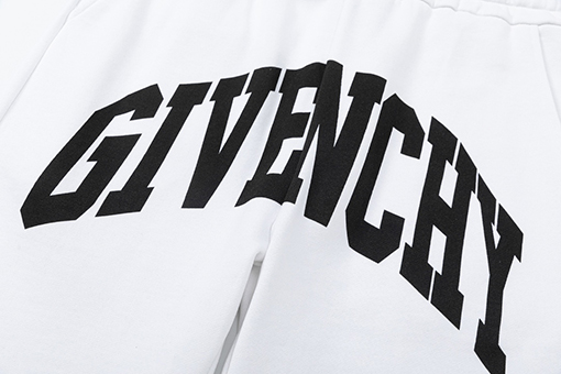 ジバンシイ スウェットパンツ スーパーコピー GIVENCHYアーチ型ロゴのショートパンツ
