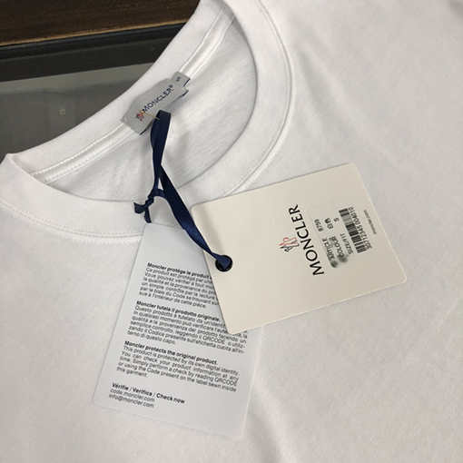 モンクレール 半袖Tシャツ スーパーコピー MONCLER 特別な柔らかさと快適さを持つ専門店シリーズの純綿Tシャツ