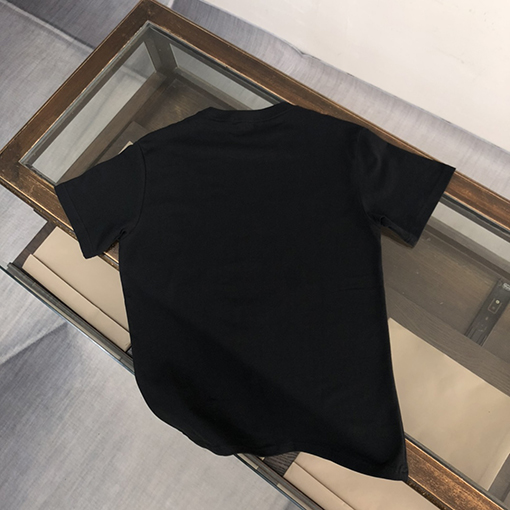 モンクレール 半袖Tシャツ コピー ファッションの代表的存在 繊細なブランドの特徴的な前後のプリントデザインを施したTシャツ