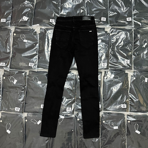 AMIRI デニムパンツ ブラックスタッズダメージジーンズパンツ