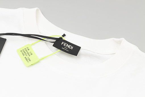 フェンディ 半袖Tシャツスーパーコピー  FENDI アルファベット柄スニーカー印刷ショートスリーブTシャツ カップルの絶妙なマッチング