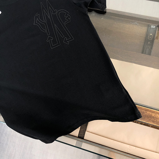 モンクレール 半袖Tシャツ スーパーコピー   上品な印刷ロゴデザイン 心地よく通気性のある手触り