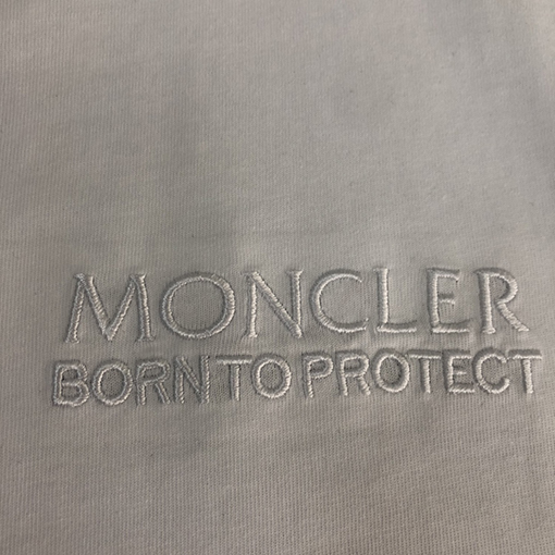 モンクレール 半袖Tシャツ スーパーコピー   上品な印刷ロゴデザイン 心地よく通気性のある手触り