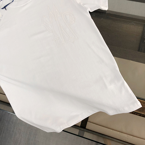 モンクレール 半袖Tシャツ スーパーコピー   上品な印刷ロゴデザイン 心地よく通気性のある手触り