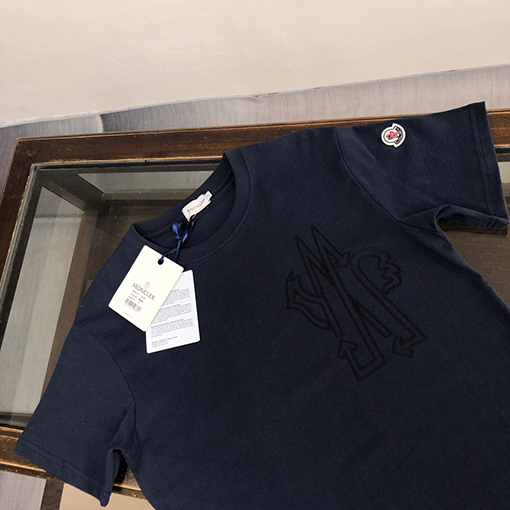 モンクレール 半袖Tシャツ スーパーコピー   上品な印刷ロゴデザイン 心地よく通気性のある手触り