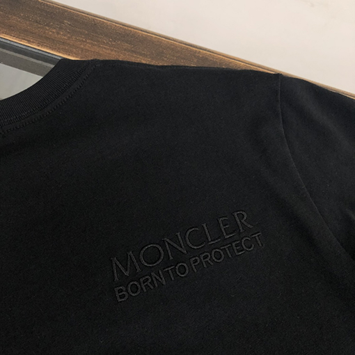 モンクレール 半袖Tシャツ スーパーコピー   上品な印刷ロゴデザイン 心地よく通気性のある手触り